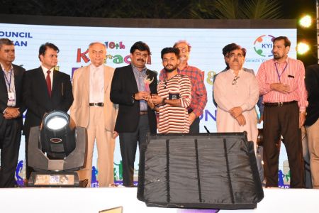 Culture Minister Syed Sardar Ali Shah Distributed The Awards To Winners Of Youth Festival 2017-18 (7)